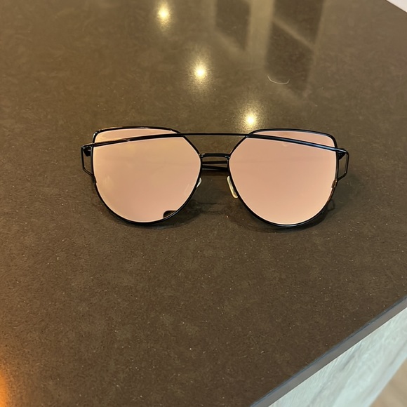 Fashion Oversized Sun Glasses Black Metal Frame Rose Tinted Lens - Picture 10 of 14